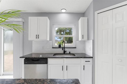 Casa en venta en Spring Hill, Florida, 4 dormitorios, 218.88 m2 № 2387463 - foto 8