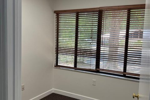 Propiedad comercial en alquiler en Gainesville, Florida, 185.8 m2 № 1917259 - foto 10