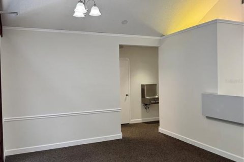 Propiedad comercial en alquiler en Gainesville, Florida, 185.8 m2 № 1917259 - foto 7