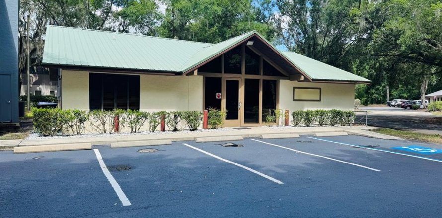 Propiedad comercial en Gainesville, Florida 185.8 m2 № 1917259