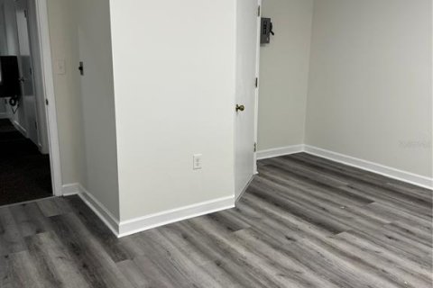 Propiedad comercial en alquiler en Gainesville, Florida, 185.8 m2 № 1917259 - foto 13