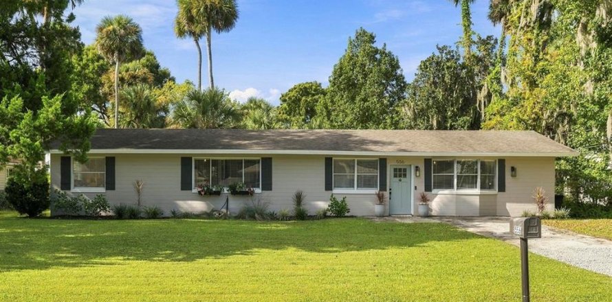 House in New Smyrna Beach, Florida 3 bedrooms, 147.16 sq.m. № 2427295
