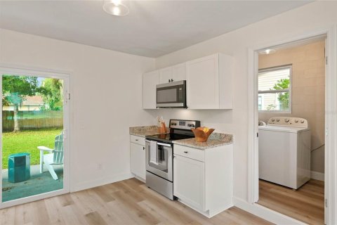 House in New Smyrna Beach, Florida 3 bedrooms, 147.16 sq.m. № 2427295 - photo 11