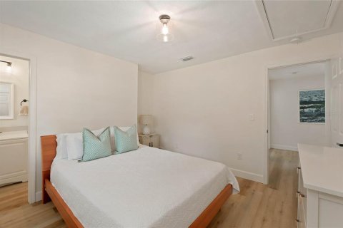 House in New Smyrna Beach, Florida 3 bedrooms, 147.16 sq.m. № 2427295 - photo 25