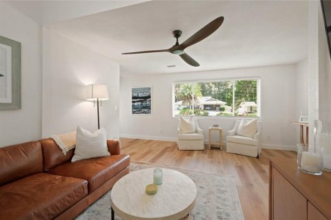 House in New Smyrna Beach, Florida 3 bedrooms, 147.16 sq.m. № 2427295 - photo 21