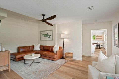 House in New Smyrna Beach, Florida 3 bedrooms, 147.16 sq.m. № 2427295 - photo 20