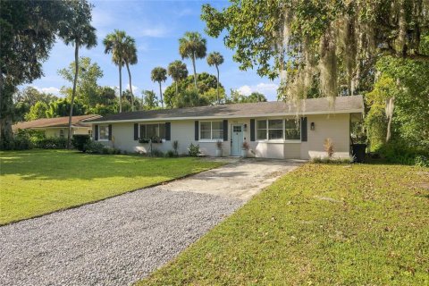 House in New Smyrna Beach, Florida 3 bedrooms, 147.16 sq.m. № 2427295 - photo 2