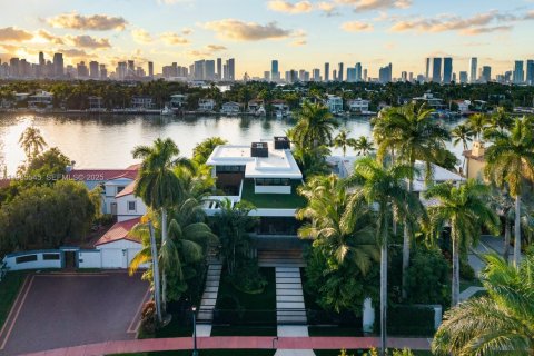 Casa en alquiler en Miami Beach, Florida, 6 dormitorios, 483.09 m2 № 2152551 - foto 9