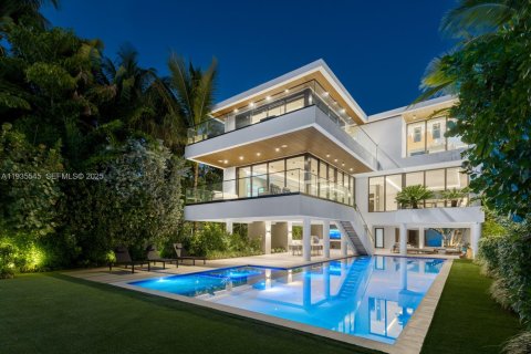 Casa en alquiler en Miami Beach, Florida, 6 dormitorios, 483.09 m2 № 2152551 - foto 2