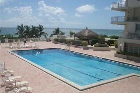 Copropriété à louer à Miami Beach, Floride: 1 chambre, 91.04 m2 № 1943373 - photo 8