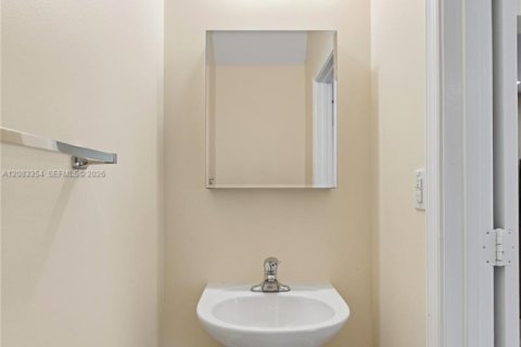 Touwnhouse à louer à Pembroke Pines, Floride: 3 chambres, 154.22 m2 № 2346860 - photo 11