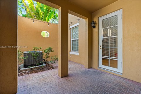 Touwnhouse à louer à Pembroke Pines, Floride: 3 chambres, 154.22 m2 № 2346860 - photo 5