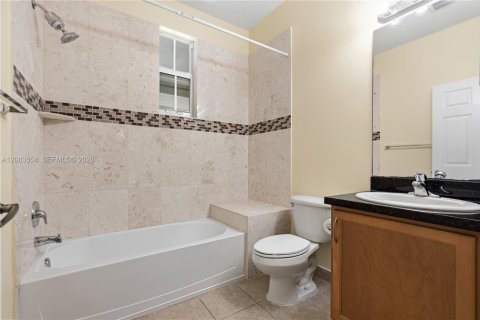 Touwnhouse à louer à Pembroke Pines, Floride: 3 chambres, 154.22 m2 № 2346860 - photo 25