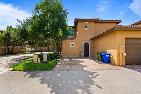Touwnhouse à louer à Pembroke Pines, Floride: 3 chambres, 154.22 m2 № 2346860 - photo 4