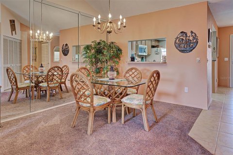 Condo in Englewood, Florida, 2 bedrooms  № 1532154 - photo 19