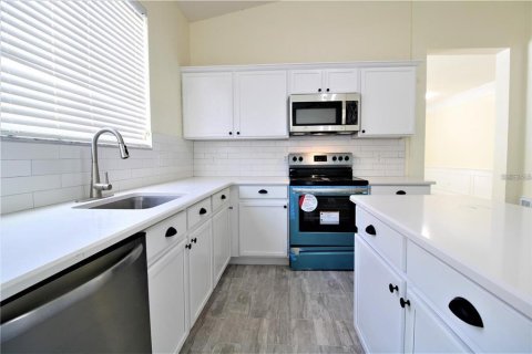 House in Windermere, Florida 3 bedrooms, 173.36 sq.m. № 2217629 - photo 13