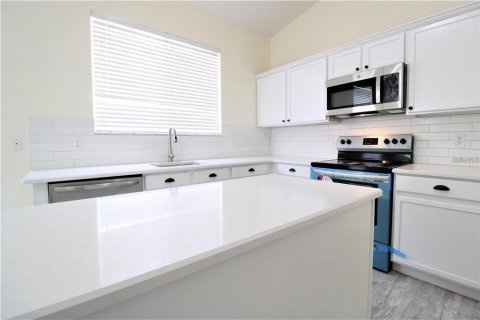 House in Windermere, Florida 3 bedrooms, 173.36 sq.m. № 2217629 - photo 14