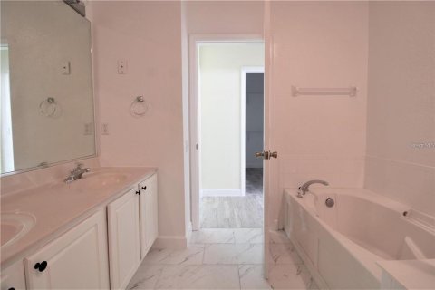 House in Windermere, Florida 3 bedrooms, 173.36 sq.m. № 2217629 - photo 27