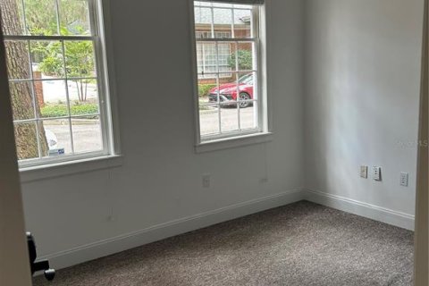 Propiedad comercial en alquiler en Gainesville, Florida, 160.54 m2 № 1918840 - foto 10