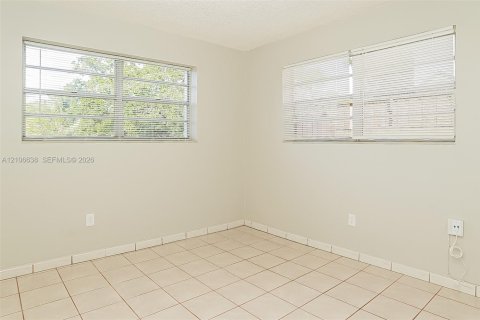 Villa ou maison à louer à North Miami Beach, Floride: 2 chambres, 205.22 m2 № 2419505 - photo 9
