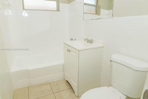 Villa ou maison à louer à North Miami Beach, Floride: 2 chambres, 205.22 m2 № 2419505 - photo 15