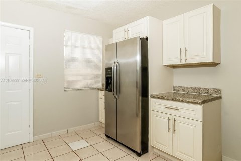 Villa ou maison à louer à North Miami Beach, Floride: 2 chambres, 205.22 m2 № 2419505 - photo 7
