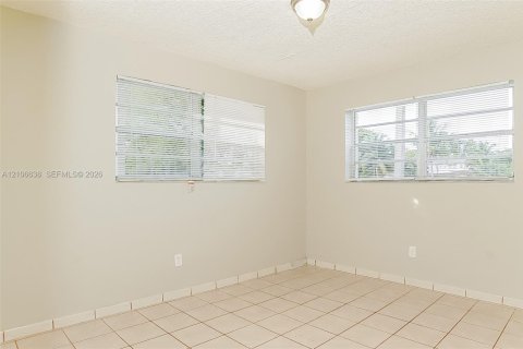 Villa ou maison à louer à North Miami Beach, Floride: 2 chambres, 205.22 m2 № 2419505 - photo 11