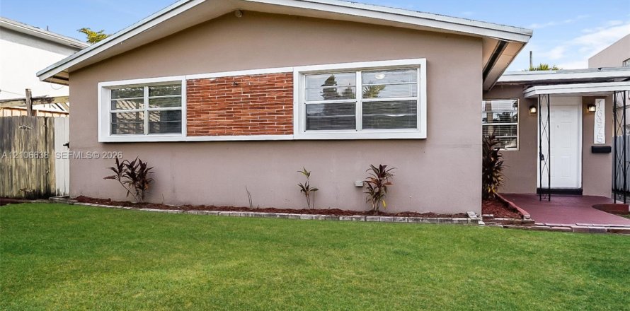 Villa ou maison à North Miami Beach, Floride 2 chambres, 205.22 m2 № 2419505