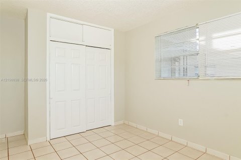 Villa ou maison à louer à North Miami Beach, Floride: 2 chambres, 205.22 m2 № 2419505 - photo 12