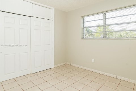 Villa ou maison à louer à North Miami Beach, Floride: 2 chambres, 205.22 m2 № 2419505 - photo 10
