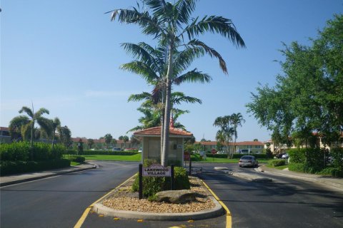 Condo in Coral Springs, Florida, 2 bedrooms № 2081942