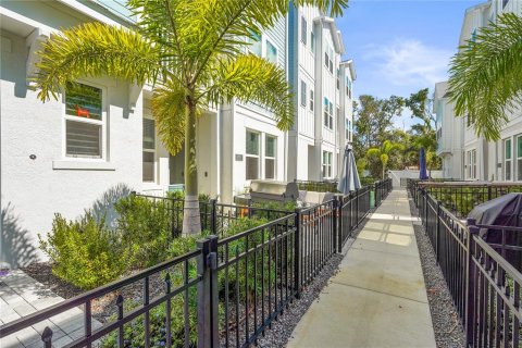 House in Sarasota, Florida 3 bedrooms, 192.31 sq.m. № 1524680 - photo 11