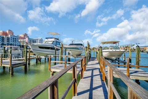 Townhouse in Clearwater, Florida 3 bedrooms, 209.12 sq.m. № 1732437 - photo 3