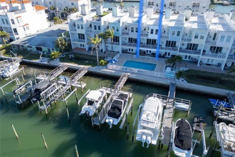 Townhouse in Clearwater, Florida 3 bedrooms, 209.12 sq.m. № 1732437 - photo 2