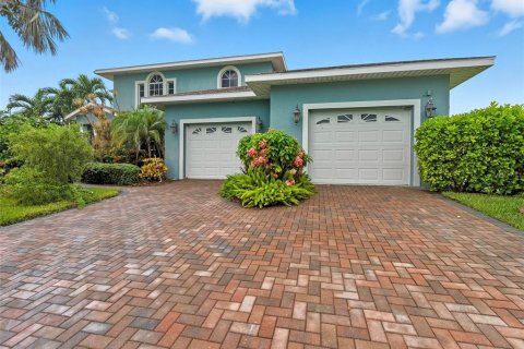 House in Bradenton, Florida 3 bedrooms, 269.79 sq.m. № 1903099 - photo 2