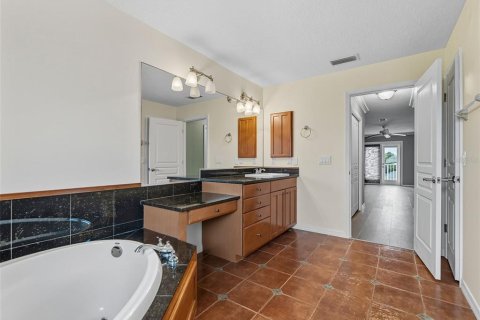 House in Bradenton, Florida 3 bedrooms, 269.79 sq.m. № 1903099 - photo 21