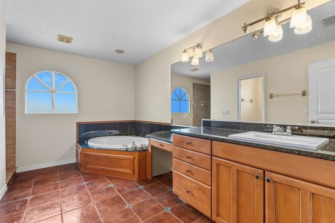 House in Bradenton, Florida 3 bedrooms, 269.79 sq.m. № 1903099 - photo 22
