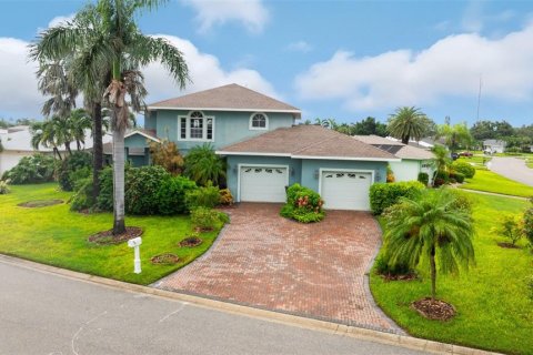 House in Bradenton, Florida 3 bedrooms, 269.79 sq.m. № 1903099 - photo 1