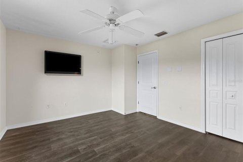 House in Bradenton, Florida 3 bedrooms, 269.79 sq.m. № 1903099 - photo 25
