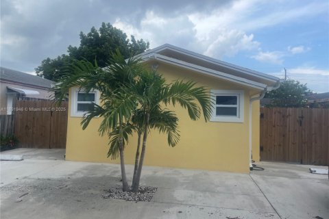 Appartement à louer à Hollywood, Floride: 2 chambres, 126.53 m2 № 1943934 - photo 1