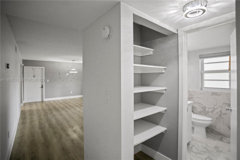 Condo in Margate, Florida, 1 bedroom  № 1988323 - photo 16