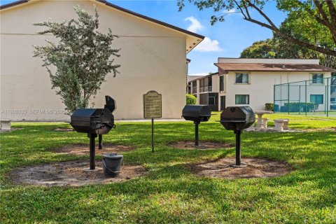 Condo in Margate, Florida, 1 bedroom  № 1988323 - photo 8