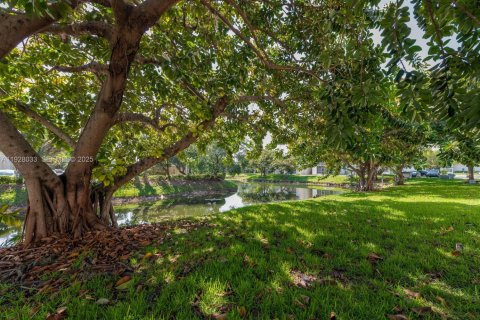 Condo in Margate, Florida, 1 bedroom  № 1988323 - photo 12