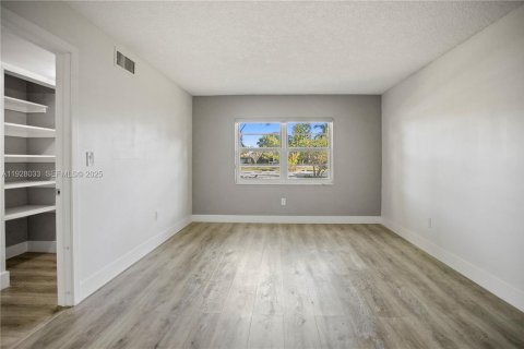 Condo in Margate, Florida, 1 bedroom  № 1988323 - photo 24