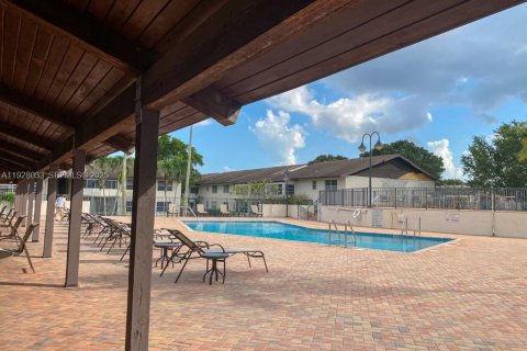 Condo in Margate, Florida, 1 bedroom  № 1988323 - photo 3