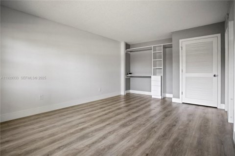 Condo in Margate, Florida, 1 bedroom  № 1988323 - photo 25