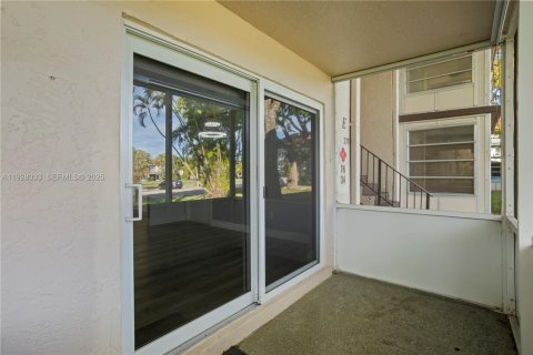 Condo in Margate, Florida, 1 bedroom  № 1988323 - photo 23