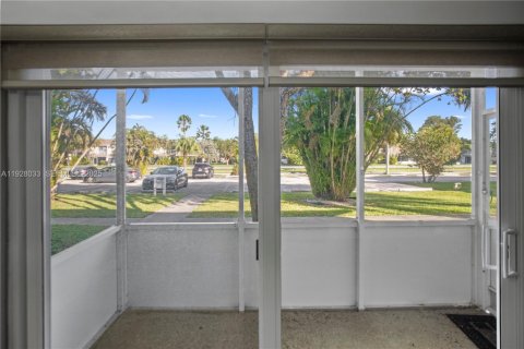 Condo in Margate, Florida, 1 bedroom  № 1988323 - photo 28