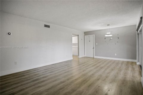 Condo in Margate, Florida, 1 bedroom  № 1988323 - photo 26