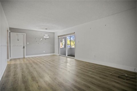 Condo in Margate, Florida, 1 bedroom  № 1988323 - photo 21